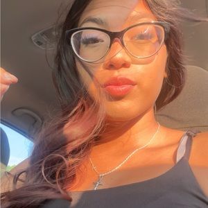 Meet your Posher, Leslie